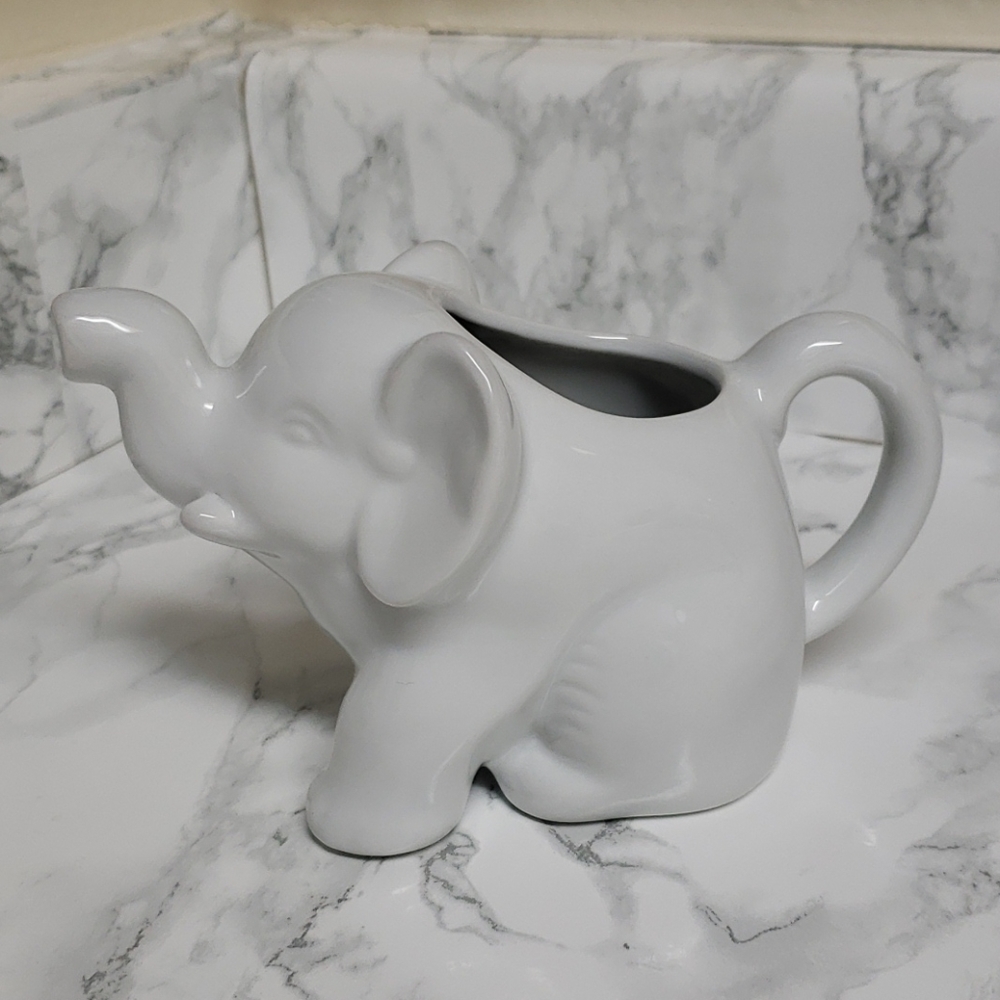 Elephant creamer